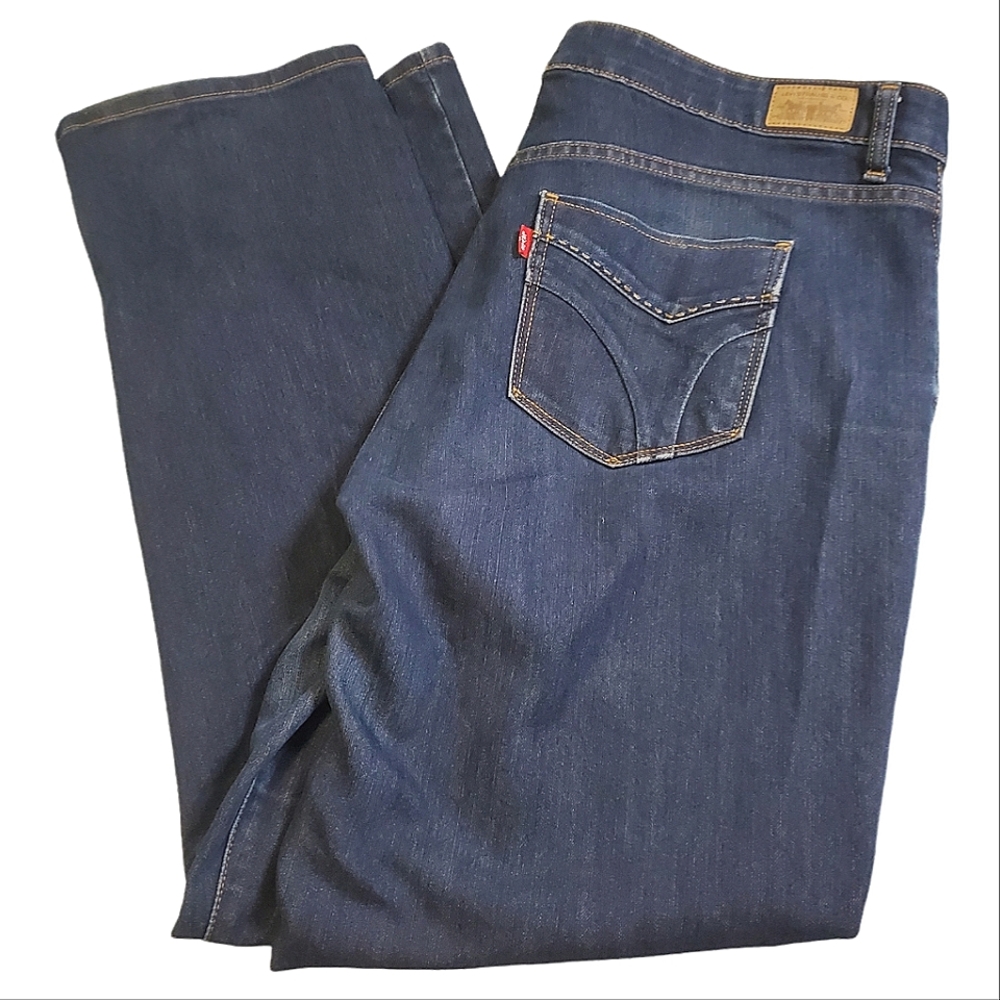 LEVI'S | Women's blue denim perfectly shaping straight 512 jeans. Size *16.